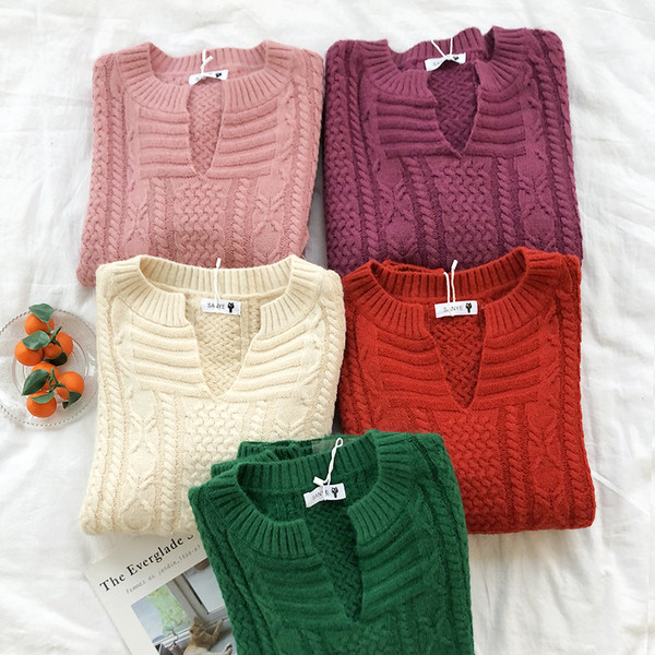 Pulover de dama cu decolteu in V - model larg