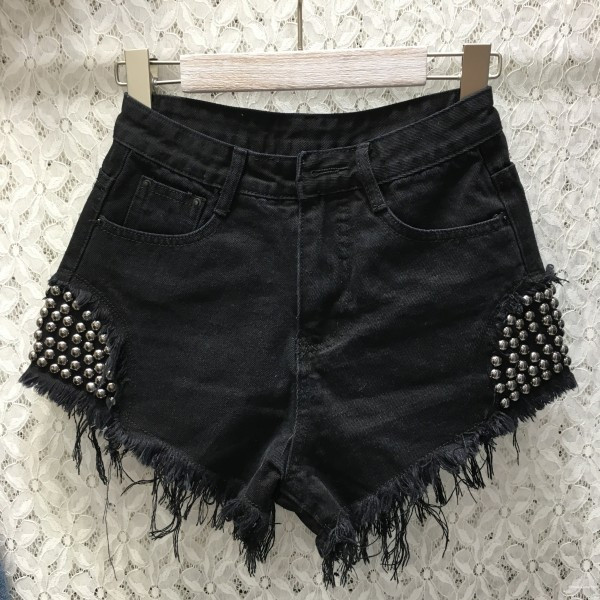 Model nou de pantaloni scurți de damă cu talie înaltă și nituri metalice