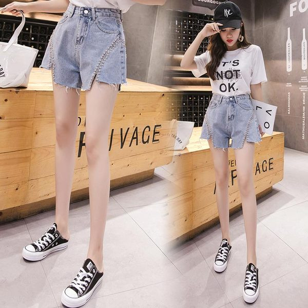 Trumpi modernūs džinsai su metalinėmis šaškėmis