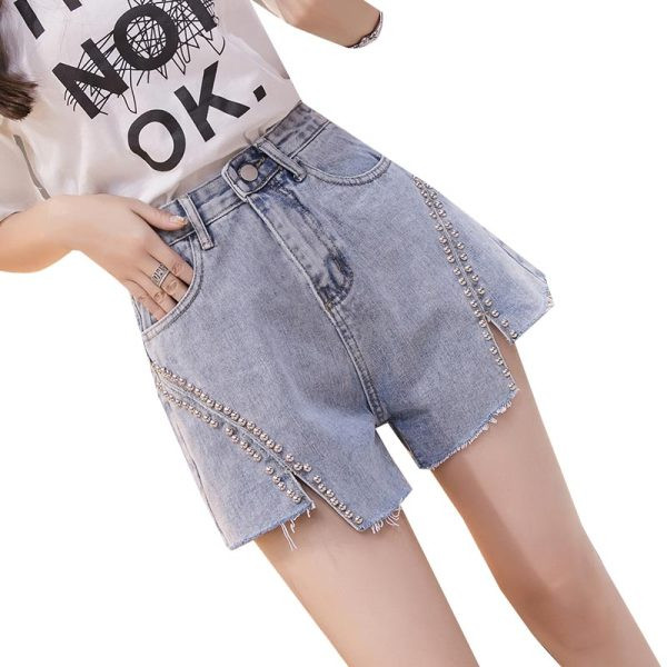 Trumpi modernūs džinsai su metalinėmis šaškėmis