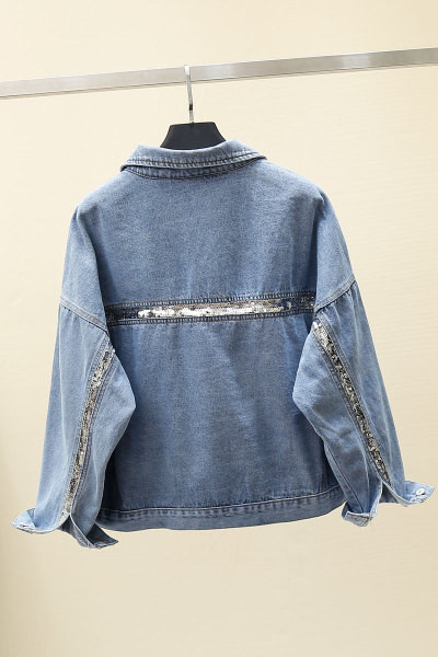 Široki model traper jakne s klasičnom kragnom i šljokicama