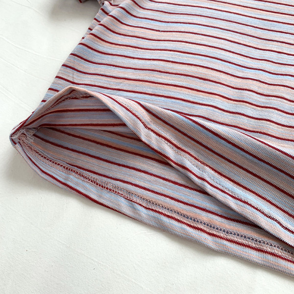 Prugasta ženska majica s kratkim rukavima i vezom