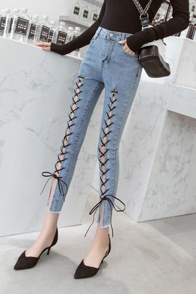 Model nou de blugi cu sireturi pe toata lungimea