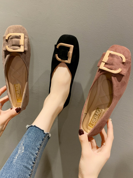 Moteriški laisvalaikio batai iš eko zomšos su metaline sagtimi