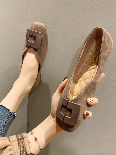 Pantofi moderni de damă cu un element metalic - talpă plată