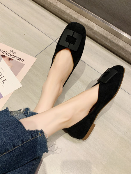 Pantofi moderni de damă cu un element metalic - talpă plată