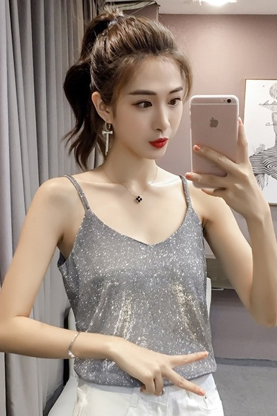 Mūsdienīgs sieviešu tops ar spīdīgu efektu un plānām lencēm