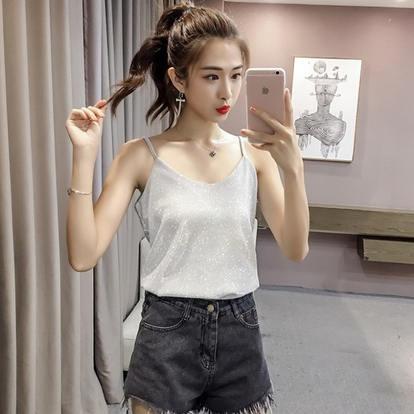 Mūsdienīgs sieviešu tops ar spīdīgu efektu un plānām lencēm