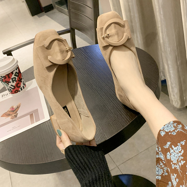 Női alkalmi cipő lapos talppal és csattal