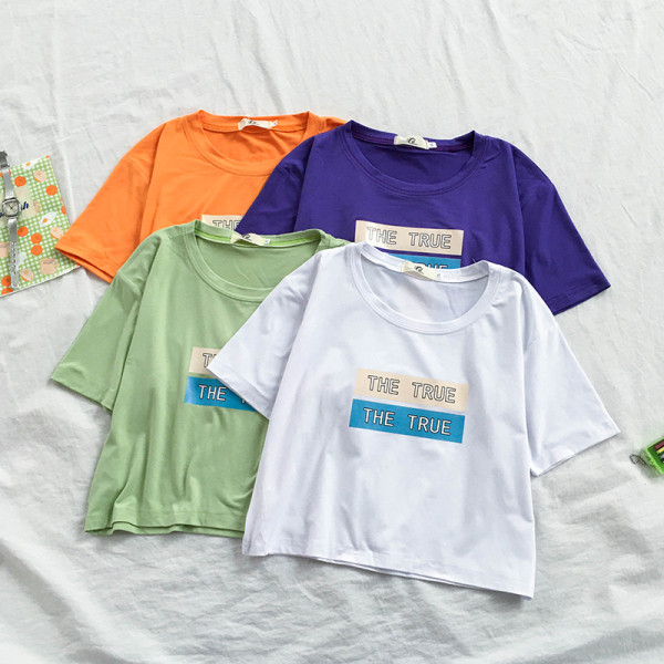 Tricou scurt de dama cu decolteu rotund si aplicatie