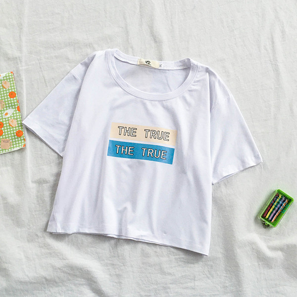 Tricou scurt de dama cu decolteu rotund si aplicatie