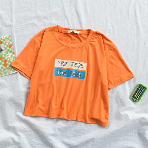 Tricou scurt de dama cu decolteu rotund si aplicatie