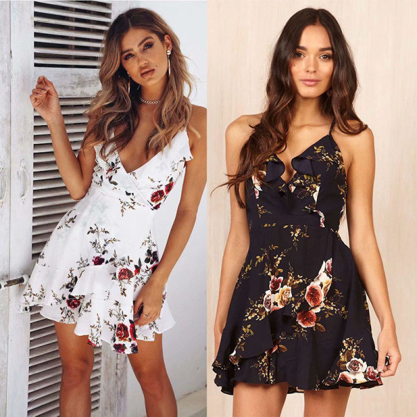 Alkalmi női rövid ruha vékony pántokkal, virágmintával