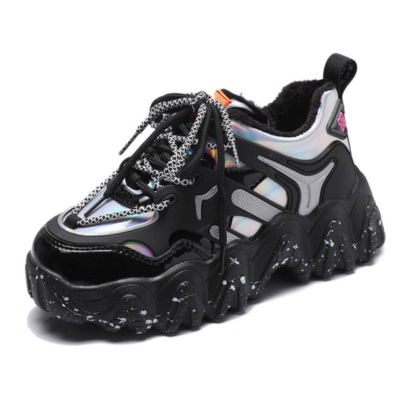 Adidasi moderni de dama cu sireturi si talpa colorata