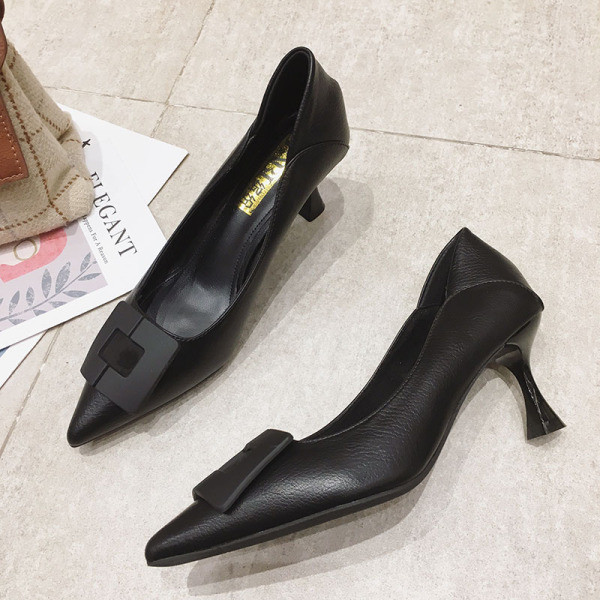 Moodsad naiste sussid õhukese 7 cm kontsaga - terava otsaga mudel