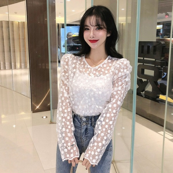 Bluză de damă modernă cu buline și mâneci lungi