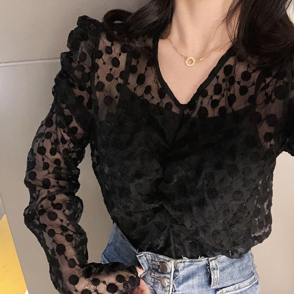 Bluză de damă modernă cu buline și mâneci lungi