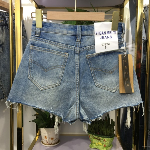 Moderne ženske traperice sa poderanim motivima i visokim strukom