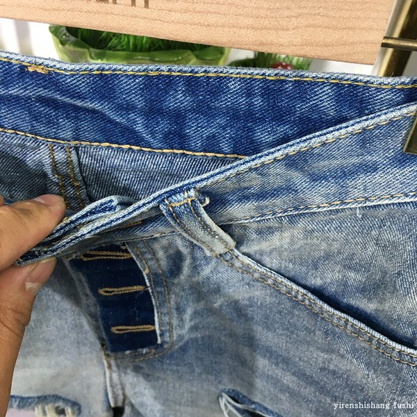 Moderne ženske traperice sa poderanim motivima i visokim strukom