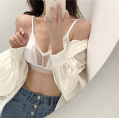 Moteriška krūtinė iš nėrinių ir tiulio