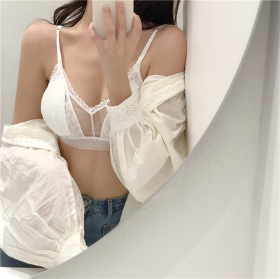 Moteriška krūtinė iš nėrinių ir tiulio