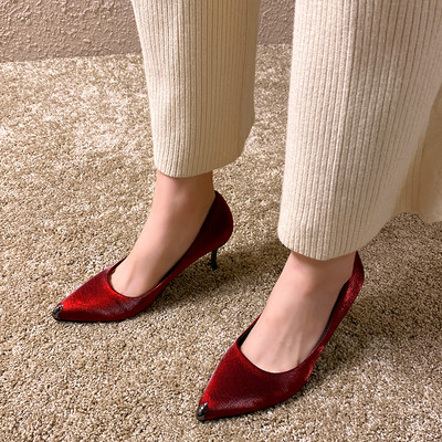 Pantofi de dama eleganti din catifea cu tocuri subtiri