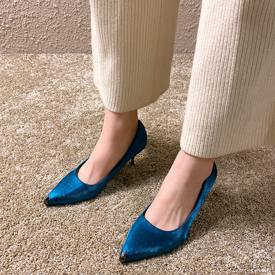 Pantofi de dama eleganti din catifea cu tocuri subtiri