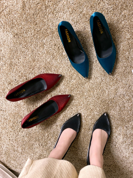 Pantofi de dama eleganti din catifea cu tocuri subtiri