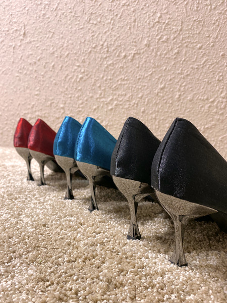 Pantofi de dama eleganti din catifea cu tocuri subtiri