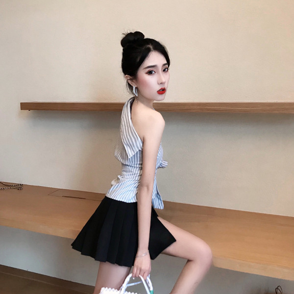 Modern csíkos aszimmetrikus ing övvel