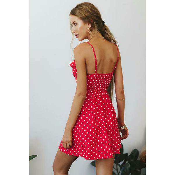 Īsa sieviešu ikdienas kleita ar plānām lencēm un dziļu kakla izgriezumu