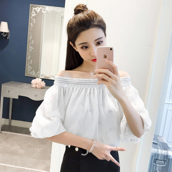 Šiuolaikinė moteriška palaidinė su laivelio iškirpte, blizgučiais ir 3/4 rankovėmis