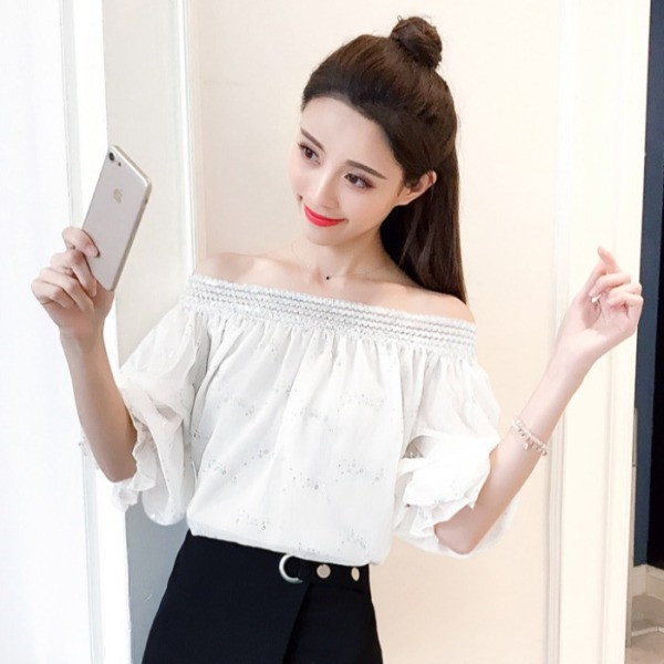 Šiuolaikinė moteriška palaidinė su laivelio iškirpte, blizgučiais ir 3/4 rankovėmis