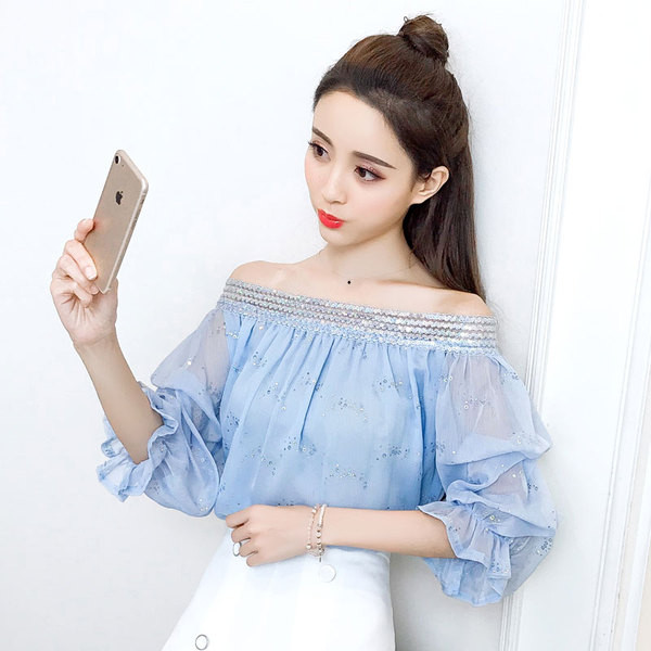 Šiuolaikinė moteriška palaidinė su laivelio iškirpte, blizgučiais ir 3/4 rankovėmis