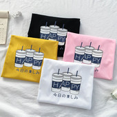 Sieviešu t-krekls ar ovālu kakla izgriezumu un aplikāciju