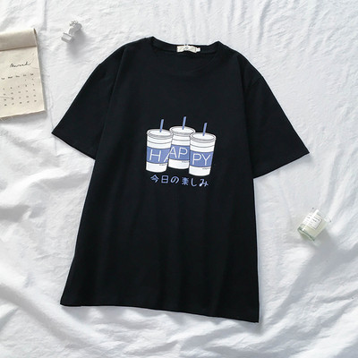 Sieviešu t-krekls ar ovālu kakla izgriezumu un aplikāciju