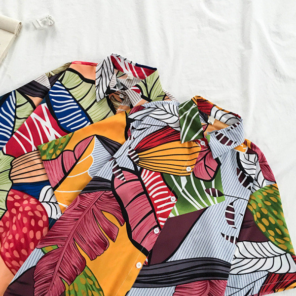 Színes női ing klasszikus gallérral és rövid ujjal