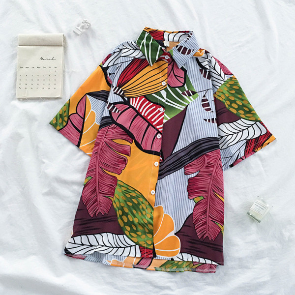 Színes női ing klasszikus gallérral és rövid ujjal