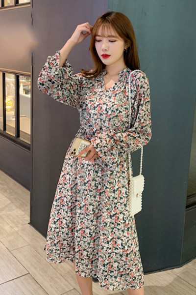 Rochie moderna de dama cu model floral si decolteu spitz