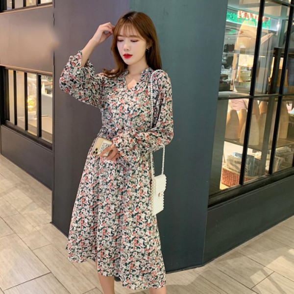 Rochie moderna de dama cu model floral si decolteu spitz