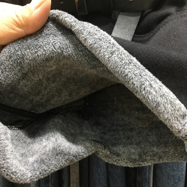 Pantaloni scurți de damă cu centură și talie înaltă