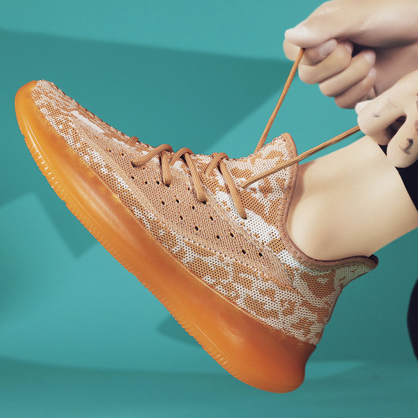 Alkalmi férfi tornacipő textilből, fűzővel, lapos talppal