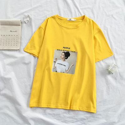 Įprasti marškinėliai trumpomis rankovėmis ir raštu