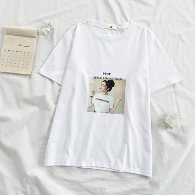 Įprasti marškinėliai trumpomis rankovėmis ir raštu