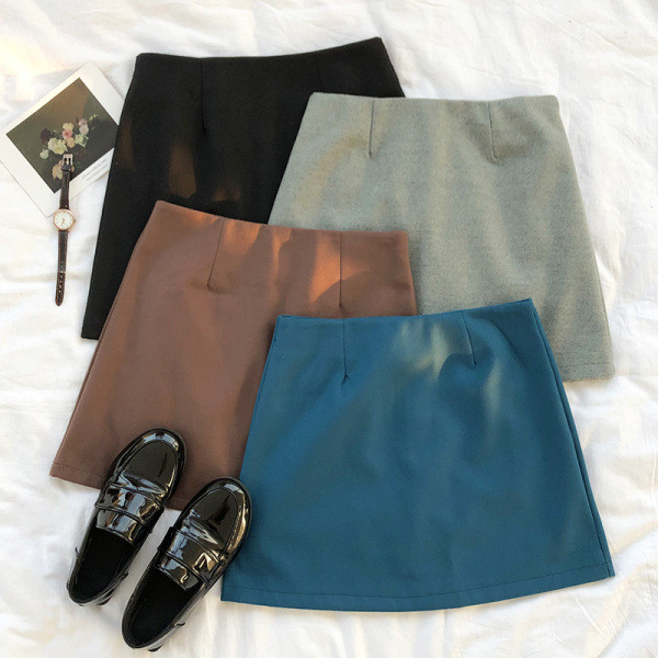 Kratka ženska suknja sa visokim strukom