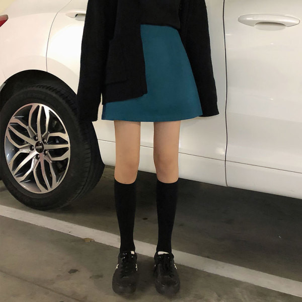 Kratka ženska suknja sa visokim strukom