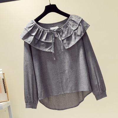 Prugasta ženska bluza s dugim rukavima, ovalnim izrezom i vezicama