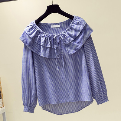 Prugasta ženska bluza s dugim rukavima, ovalnim izrezom i vezicama