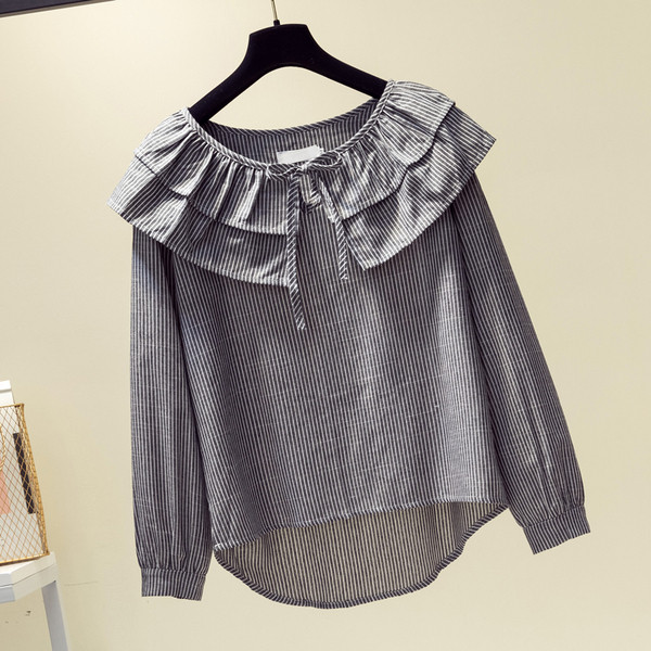 Prugasta ženska bluza s dugim rukavima, ovalnim izrezom i vezicama