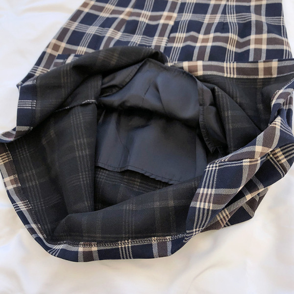 Moteriškas languotas sijonas aukštu juosmeniu ir kišenėmis